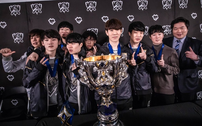 杨鸣表情冷 杨鸣表情冷